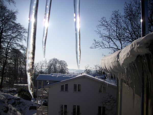 D401 Eiszapfen am Balkon